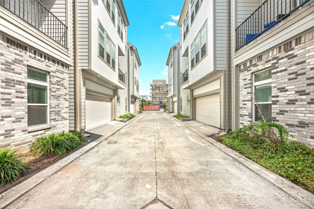 5823 Fairdale Lane C Houston TX 77057