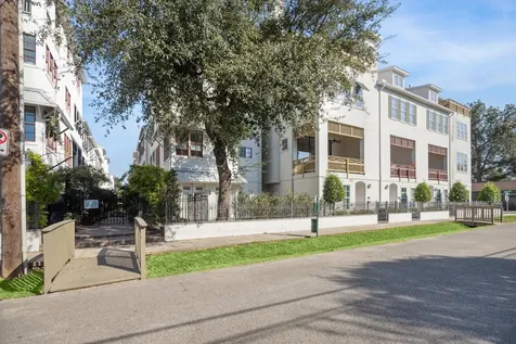 2714 Harvard Street Houston TX 77008