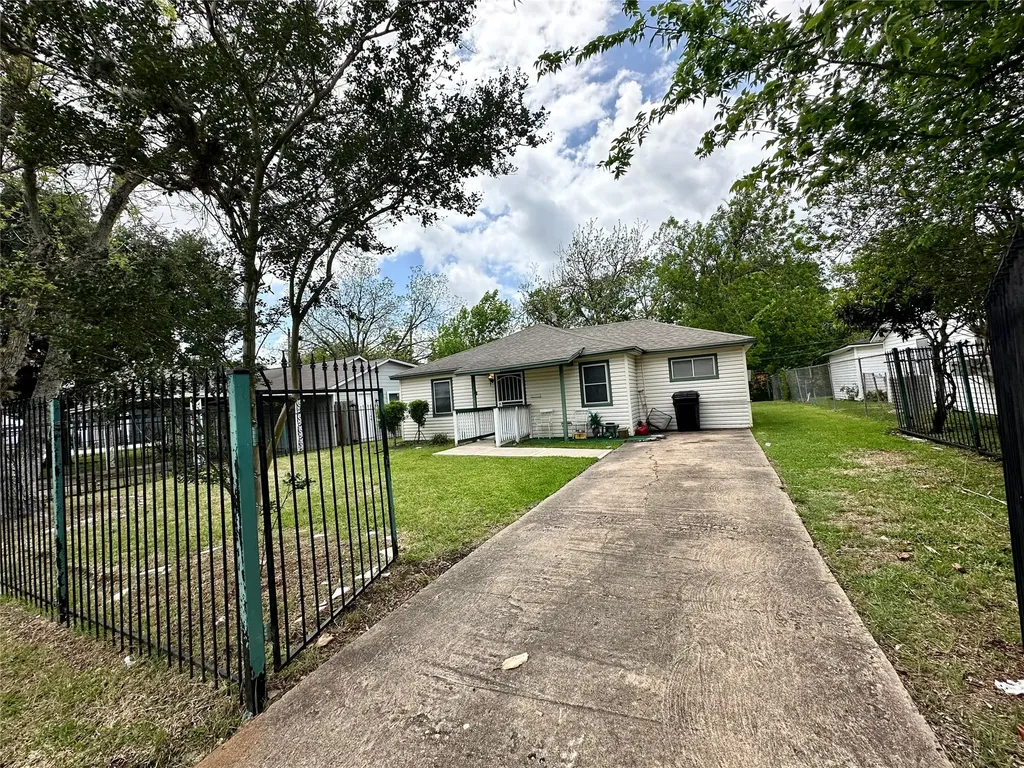 10206 Ashville Drive Houston TX 77051