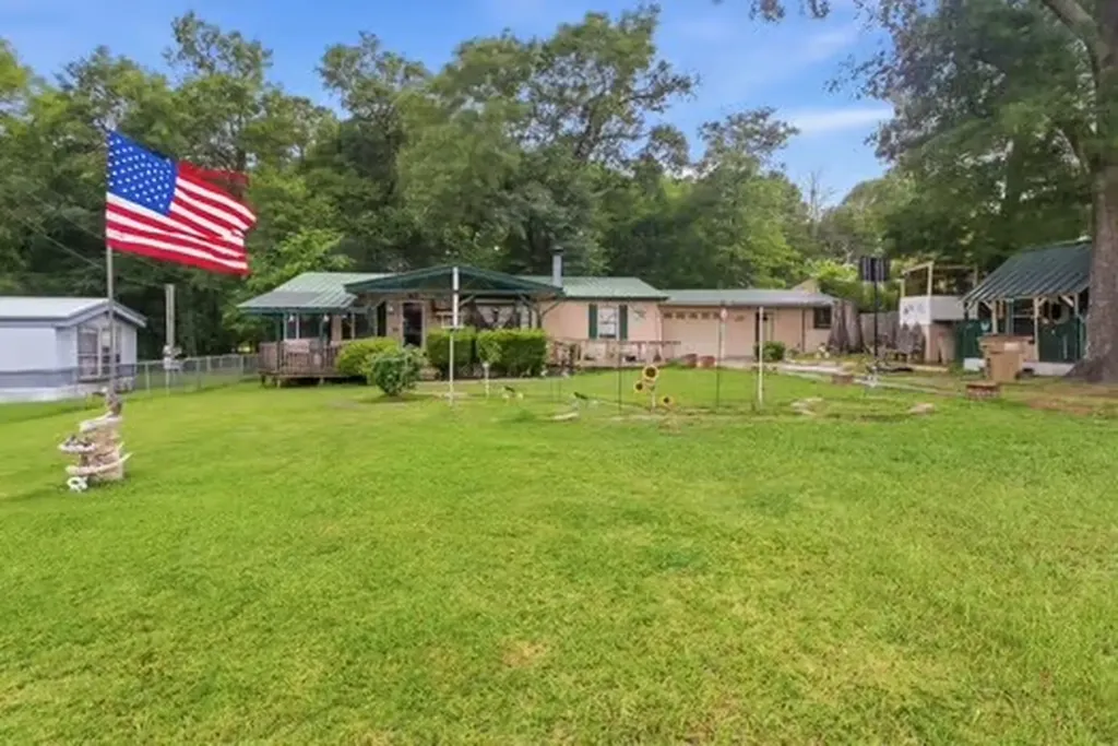18886 County Road 2323 White House TX 75791