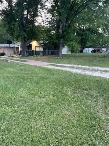 18886 County Road 2323 White House TX 75791