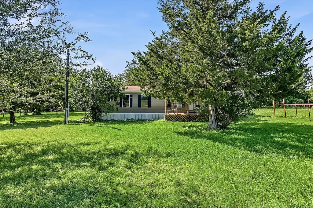 1027 Private Road 4041 Dime Box TX 77853