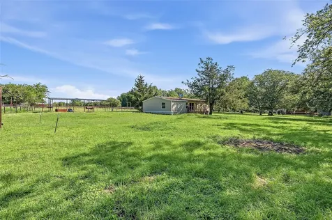1027 Private Road 4041 Dime Box TX 77853