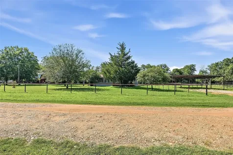 1027 Private Road 4041 Dime Box TX 77853