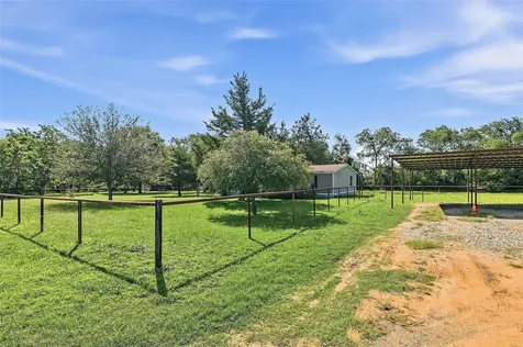 1027 Private Road 4041 Dime Box TX 77853