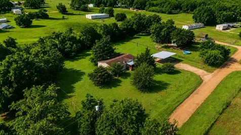 1027 Private Road 4041 Dime Box TX 77853