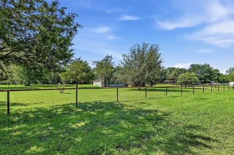 1027 Private Road 4041 Dime Box TX 77853