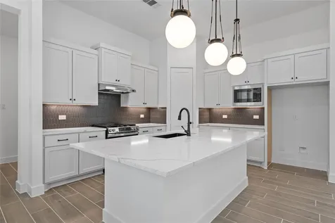 11914 North Pavillion Drive Mont Belvieu TX 77523