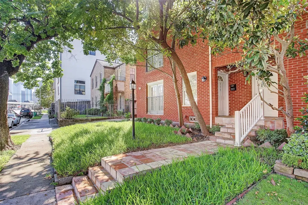 315 W Saulnier Street A Houston TX 77019