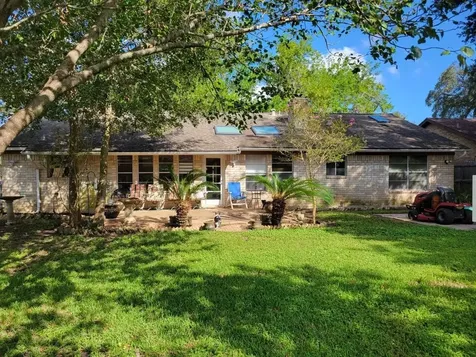 209 Montclaire Drive Drive West Columbia TX 77486