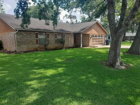 209 Montclaire Drive Drive West Columbia TX 77486