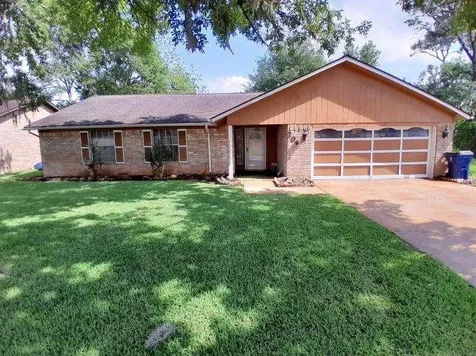 209 Montclaire Drive Drive West Columbia TX 77486