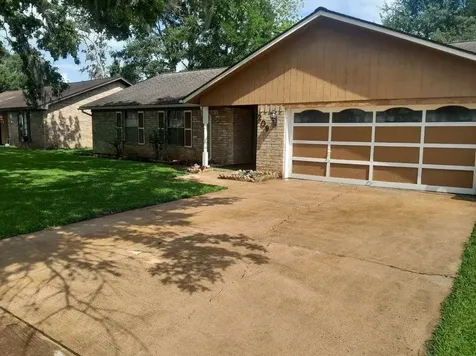 209 Montclaire Drive Drive West Columbia TX 77486