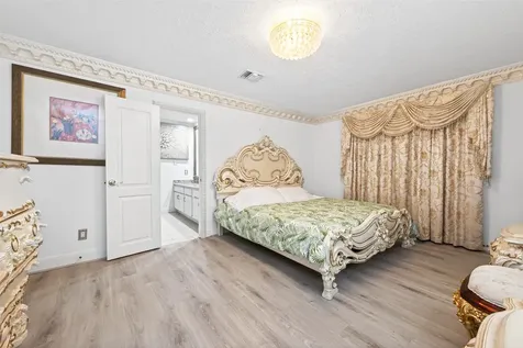 24 Windermere Lane Houston TX 77063
