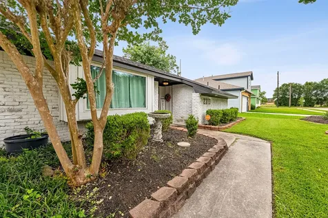 2313 Cedar Street Pearland TX 77581