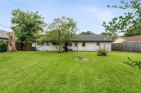 2313 Cedar Street Pearland TX 77581