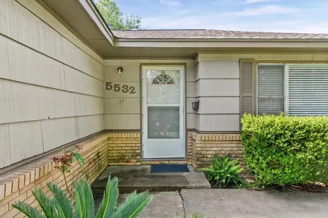 5532 Meadow Creek Lane Houston TX 77017