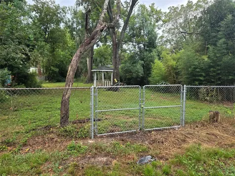 000 Louisiana Avenue Bacliff TX 77518