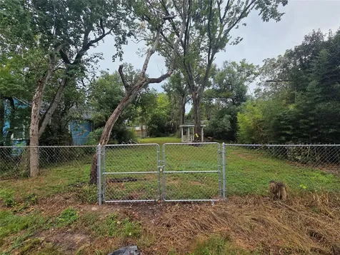 000 Louisiana Avenue Bacliff TX 77518