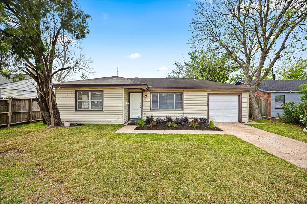 6633 W 43rd Street Houston TX 77092