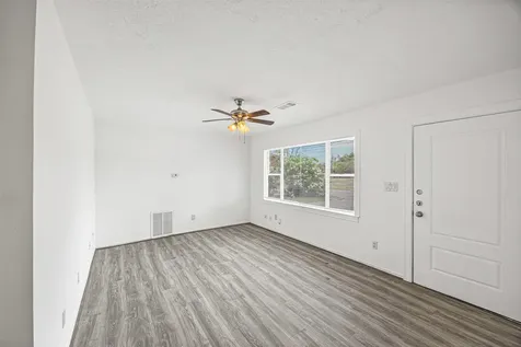 6633 W 43rd Street Houston TX 77092