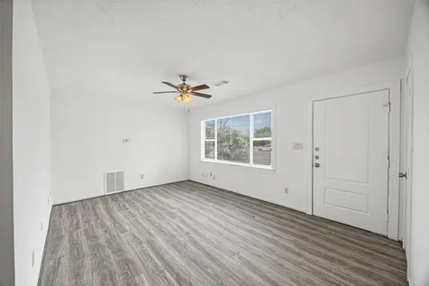 6633 W 43rd Street Houston TX 77092