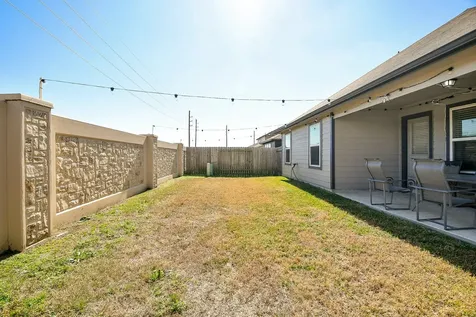 2211 Bright Sunrise Trail Fresno TX 77545
