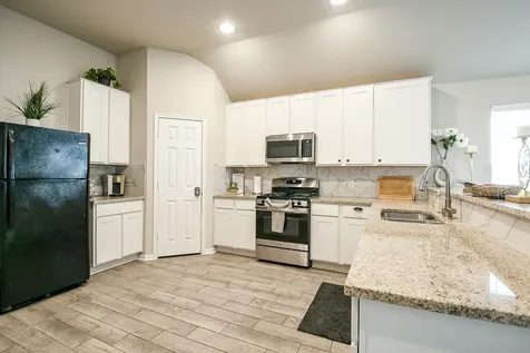 2211 Bright Sunrise Trail Fresno TX 77545