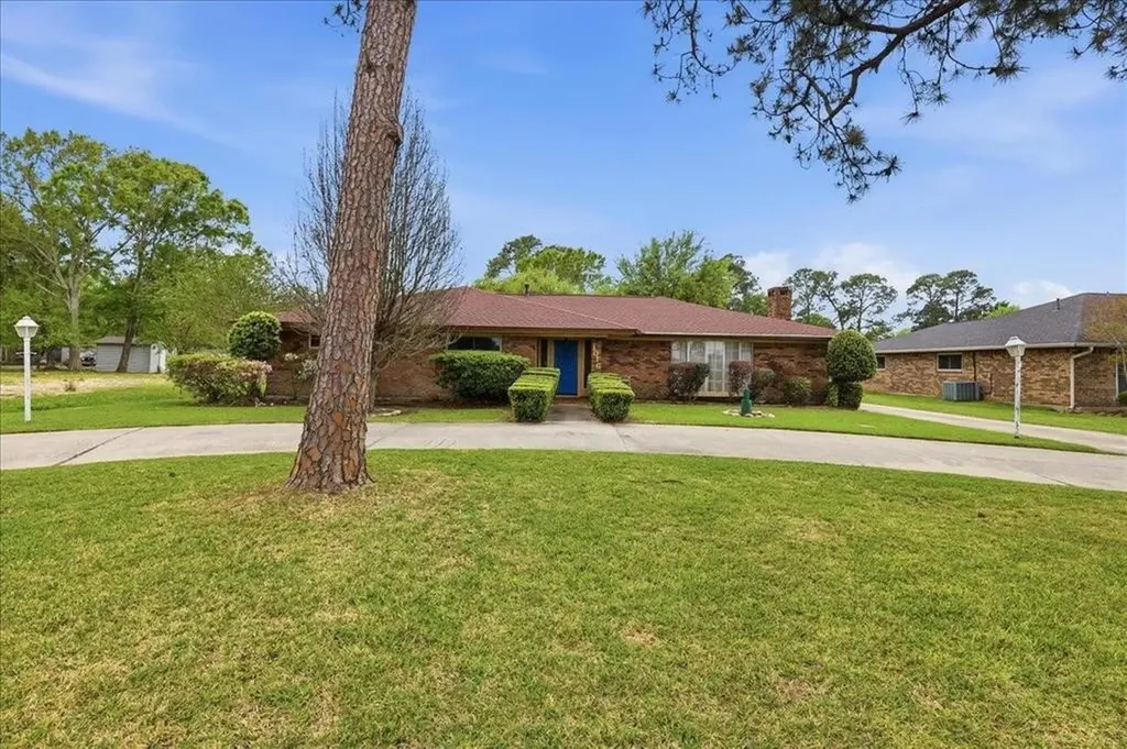 1016 S 27th Street Nederland TX 77627