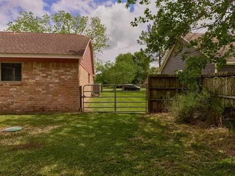 3979 County Road 962b Alvin TX 77511
