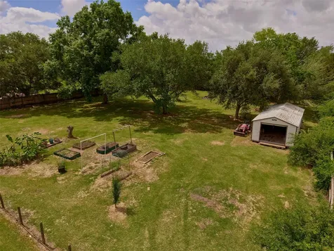 3979 County Road 962b Alvin TX 77511