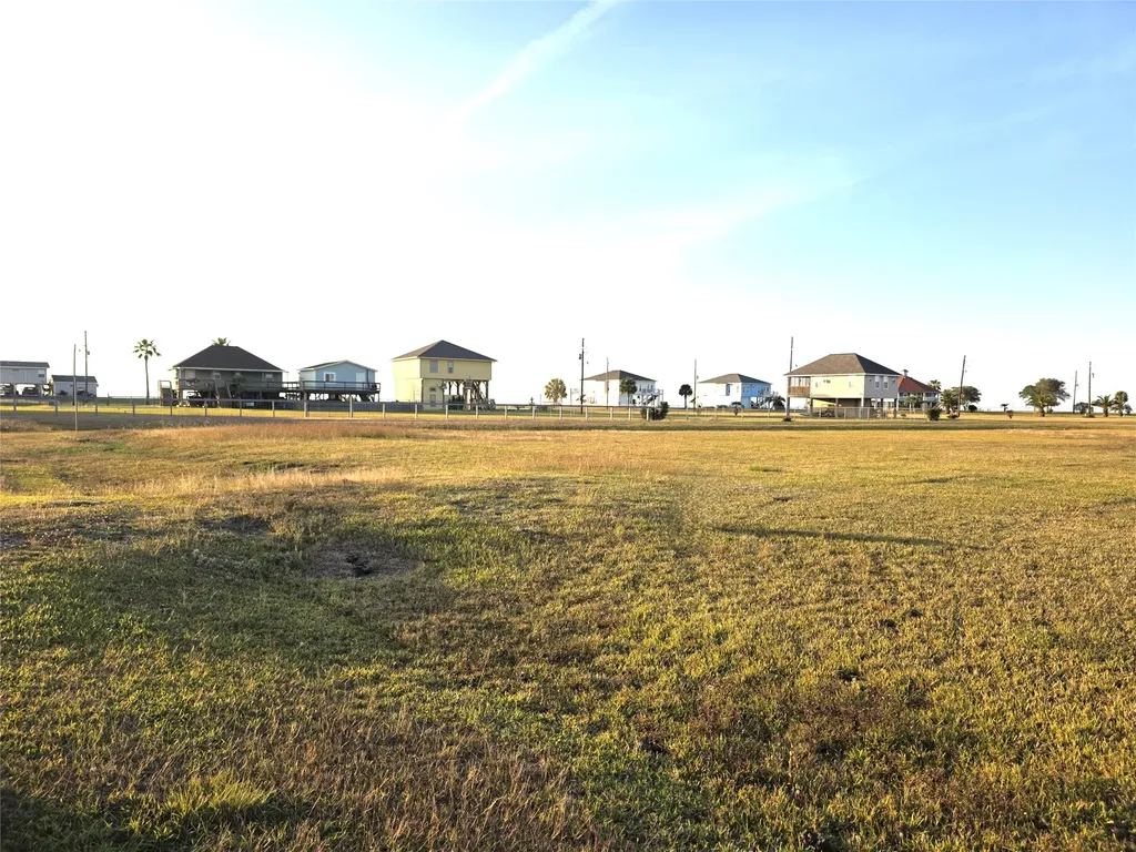 1 Mockingbird Lane Anahuac TX 77514