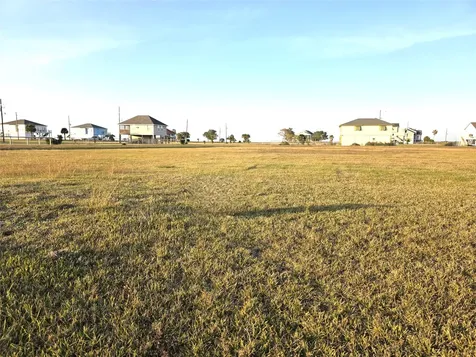 1 Mockingbird Lane Anahuac TX 77514