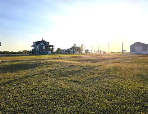 1 Mockingbird Lane Anahuac TX 77514