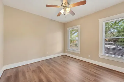 1107 Melbourne Street Houston TX 77022