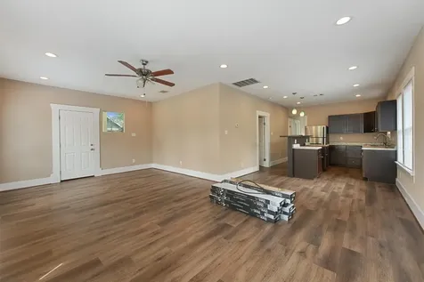 1107 Melbourne Street Houston TX 77022