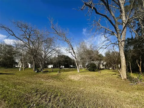 210 Shropshire Street El Campo TX 77437