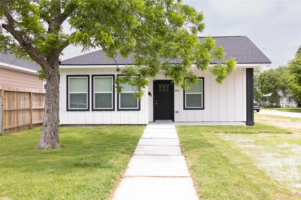 1300 Edison Avenue Baytown TX 77520