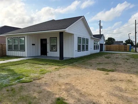 1300 Edison Avenue Baytown TX 77520