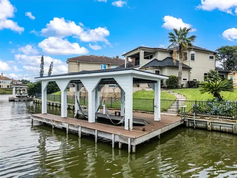 3038 S Island Drive Seabrook TX 77586