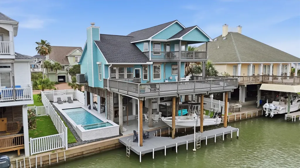 918 Short Reach Drive Tiki Island TX 77554