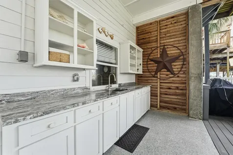 918 Short Reach Drive Tiki Island TX 77554