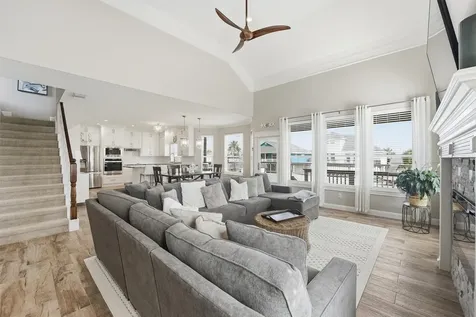 918 Short Reach Drive Tiki Island TX 77554