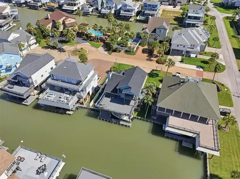 918 Short Reach Drive Tiki Island TX 77554