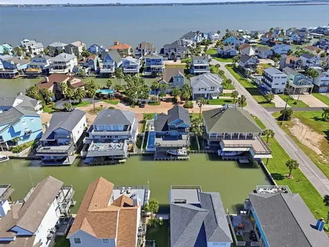 918 Short Reach Drive Tiki Island TX 77554