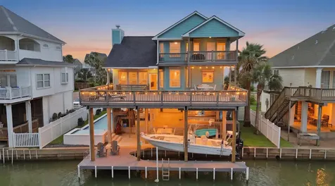 918 Short Reach Drive Tiki Island TX 77554
