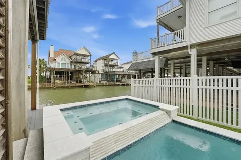918 Short Reach Drive Tiki Island TX 77554