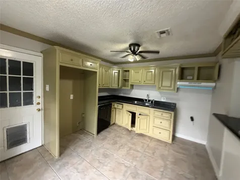 601 N 12th Street La Porte TX 77571