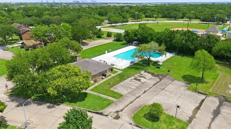 1508 S 8th Street La Porte TX 77571