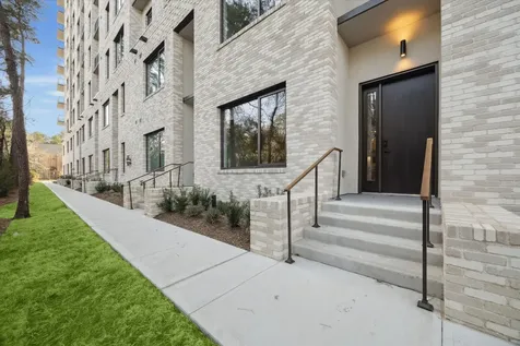 1 Riva Row 106 The Woodlands TX 77380